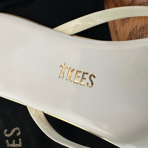 TKEES Lily Glosses Flip Flop Sandals in Size 6 - Picture 3 of 6